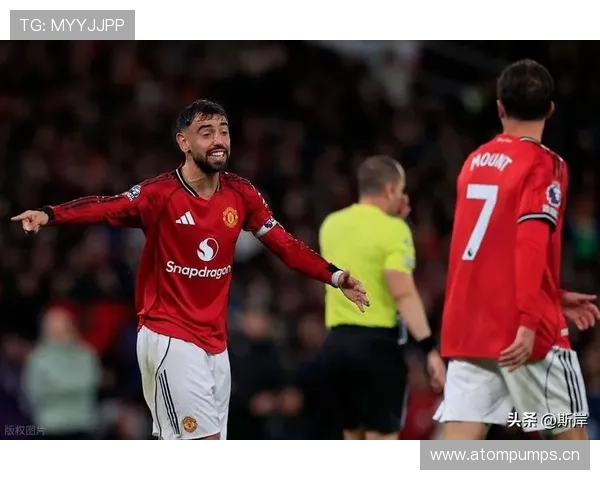 曼联更衣室矛盾再度曝光，球队竞技稳定性面临考验，赛季走势受到制约。