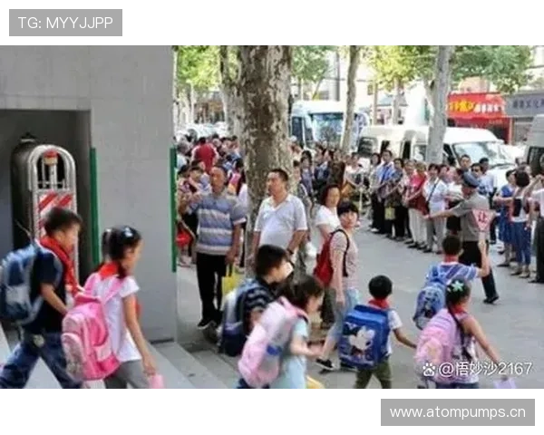 郑思维训练完直接去接娃,球拍还没放下就开家长会
